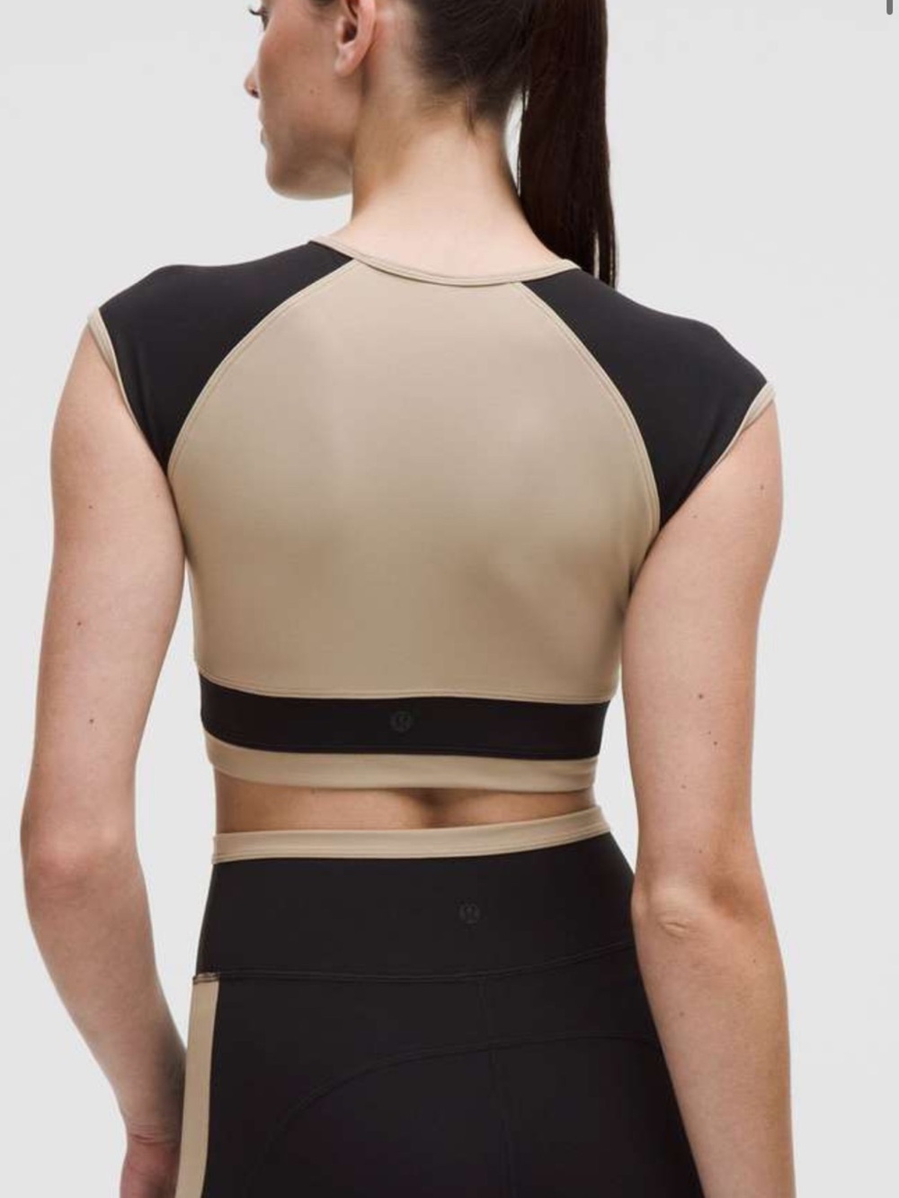Lululemon Nulu Cropped Short-Sleeve Shirt Retro Remix Set Sheer Oak/Black L NWT - Picture 2 of 4
